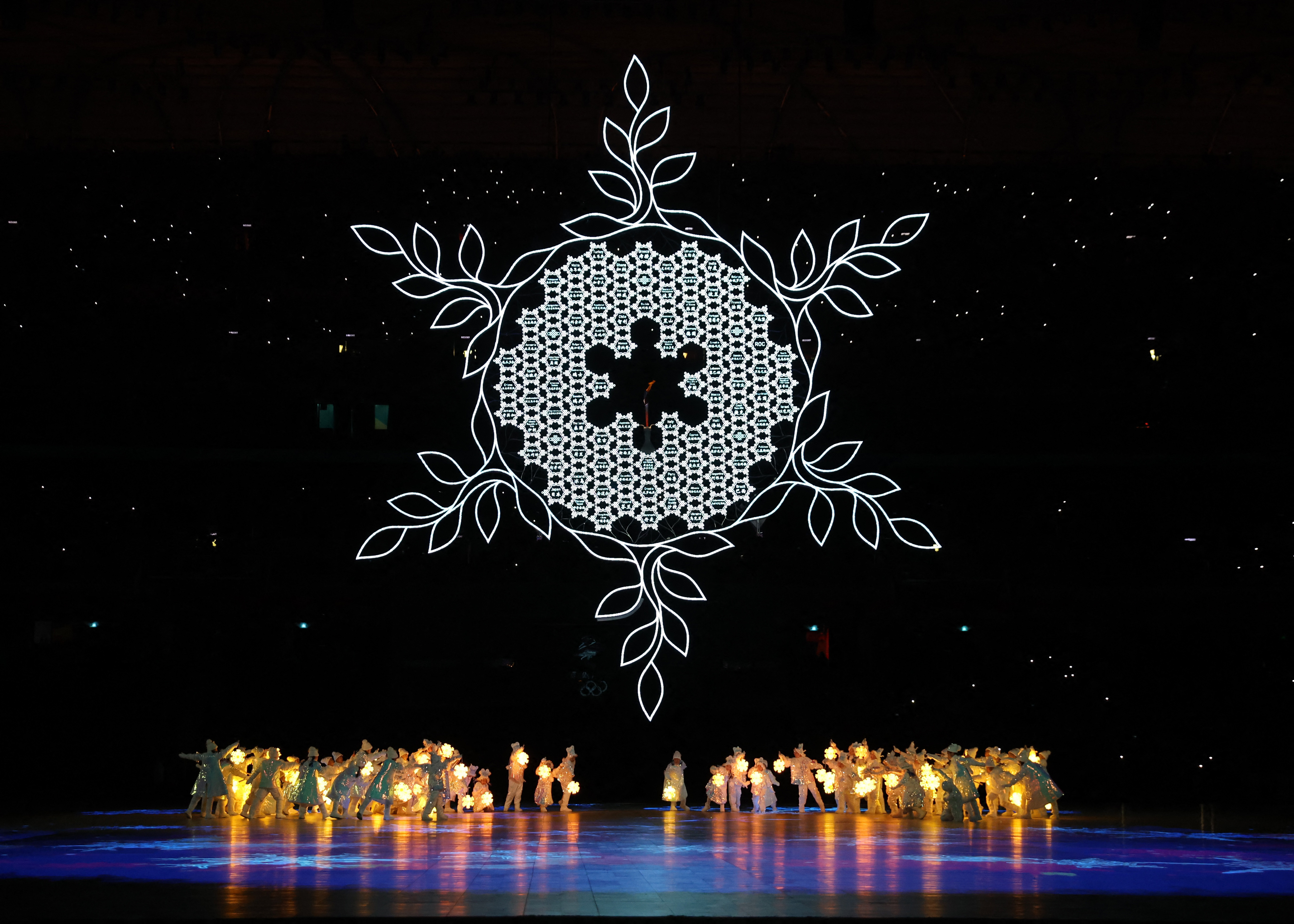 冬奥会闭幕式：雪花灯笼、12生肖冰车亮点回顾